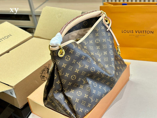 Franco Shops - Louis Vuittons  - 15006