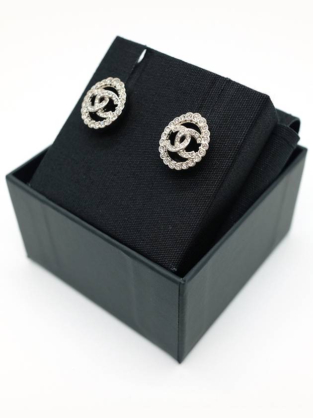 CC Logo Round Earrings Silver Chanel