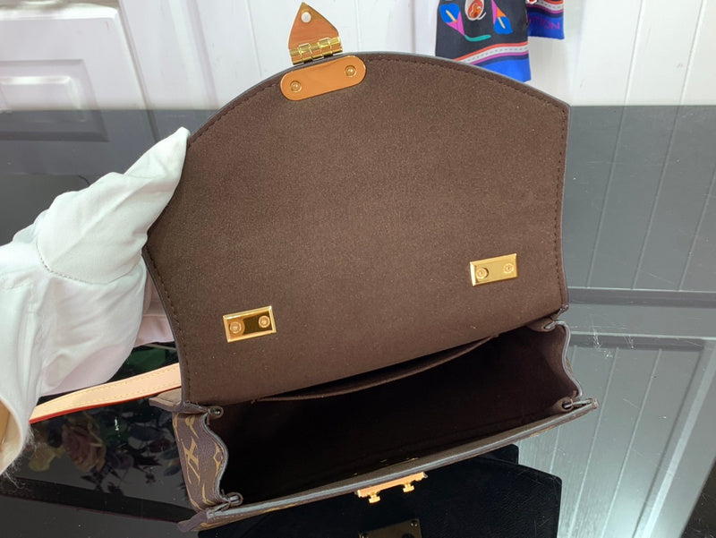 Franco Shops - Louis Vuittons  - 15746