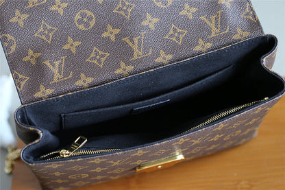The Franco Shops - Louis Vuittons  - 7827