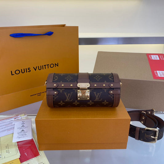 Franco Shops - Louis Vuittons  - 15072