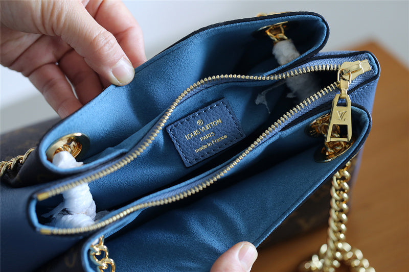 The Franco Shops - Louis Vuittons  - 7929