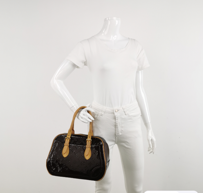 Louis Vuitton (LV) patent leather Summit Drive  Bag cherry color 32cm 250319781112520