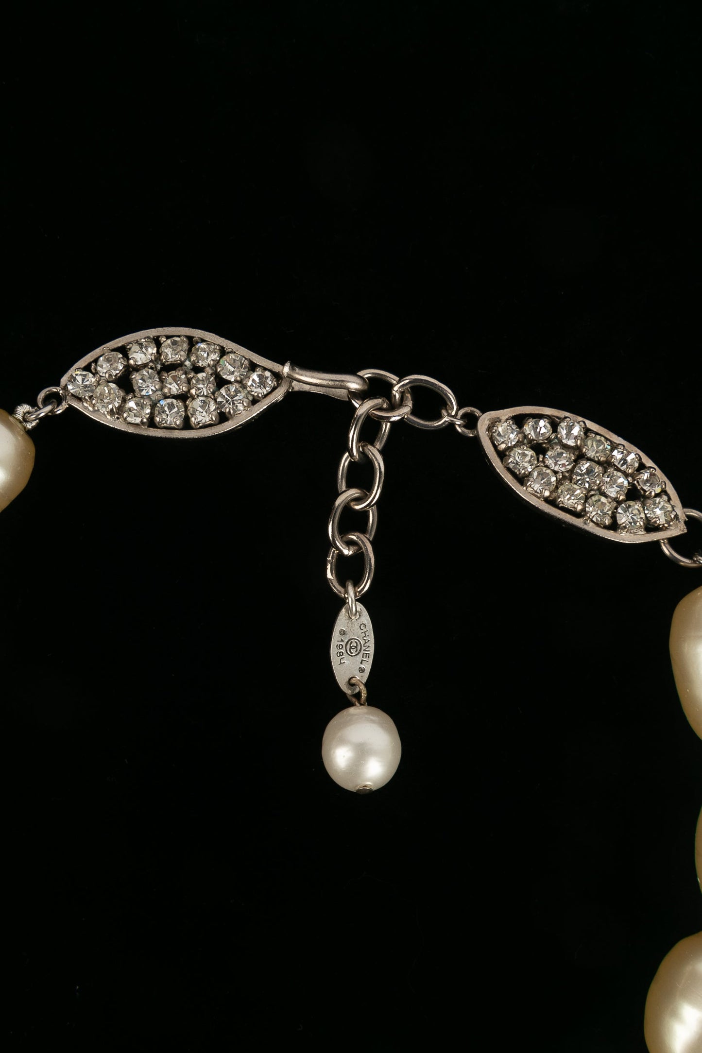 Collier camélia Chanel 1984
