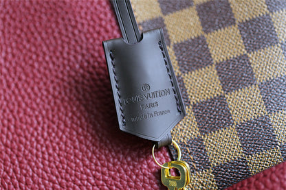 The Franco Shops - Louis Vuittons  - 7894