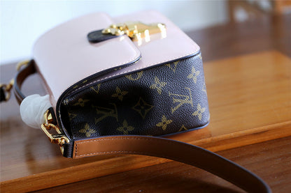 The Franco Shops - Louis Vuittons  - 7870