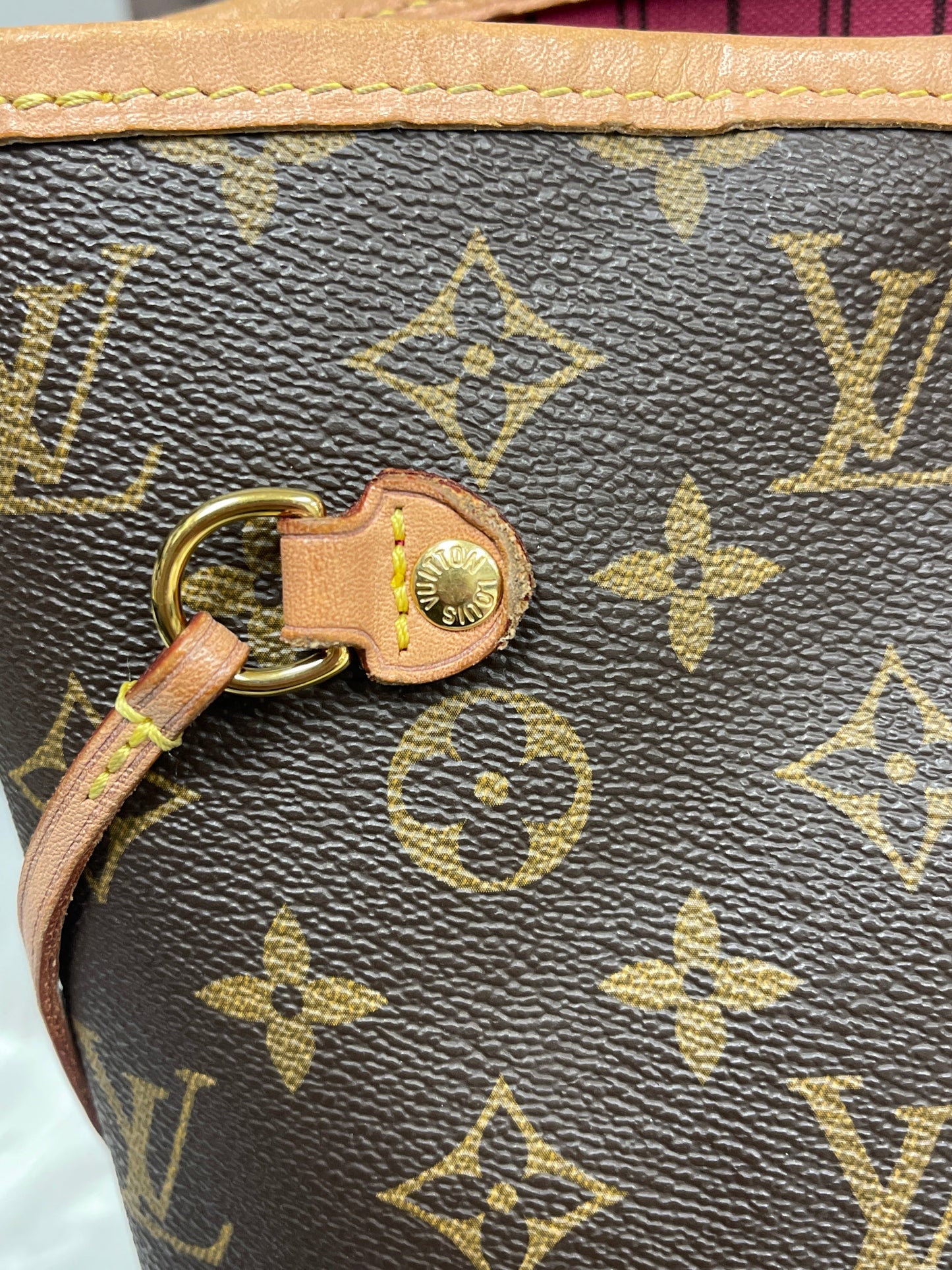 Handbag Luxury Designer By Louis Vuitton  Size: Medium