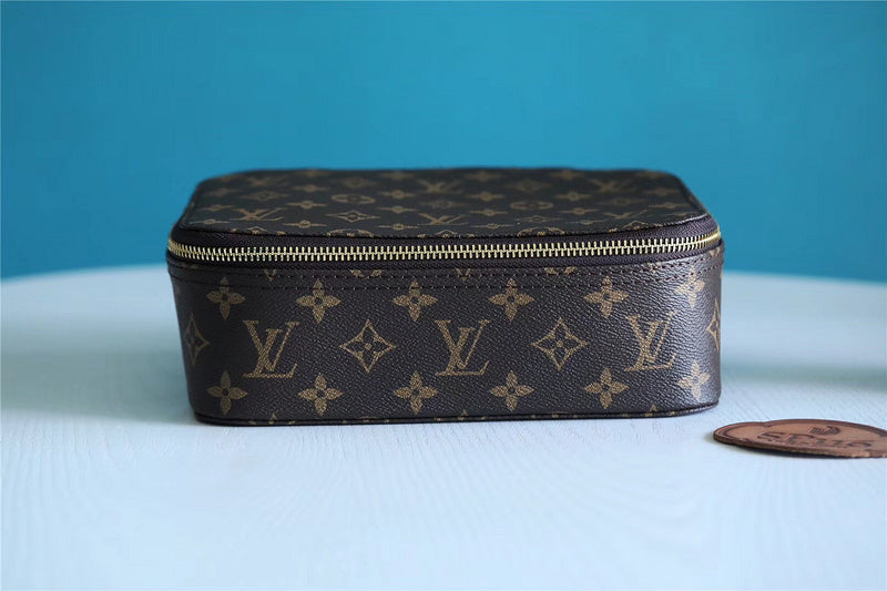 Franco Shops - Louis Vuittons  - 9329