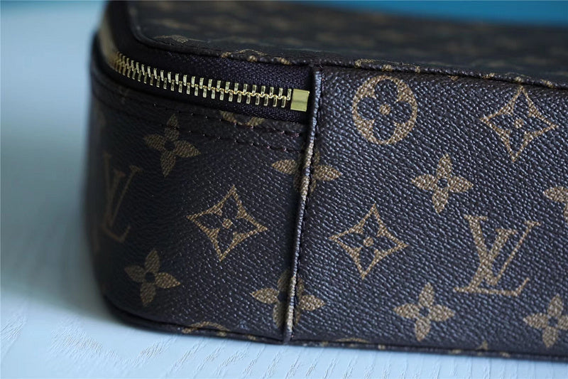 Franco Shops - Louis Vuittons  - 9329
