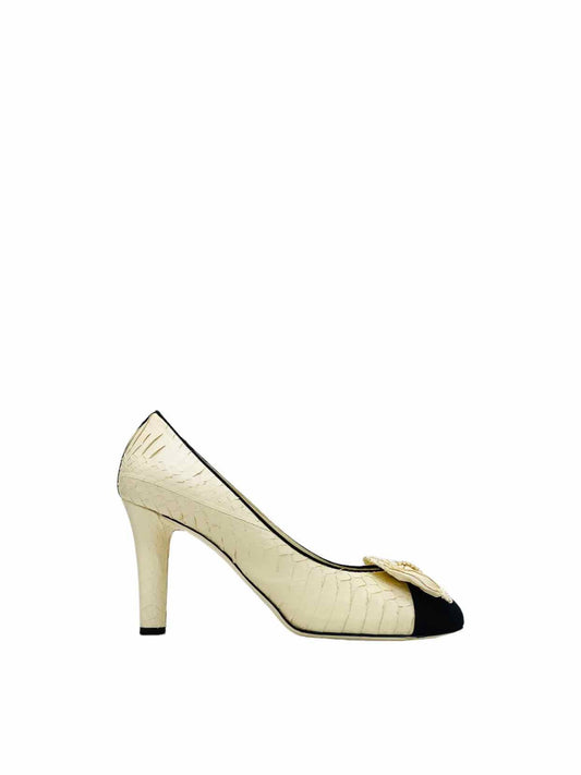 CHANEL Bow Cream w/ Black Size EU 38.5 Pumps