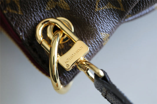 The Franco Shops - Louis Vuittons  - 7999