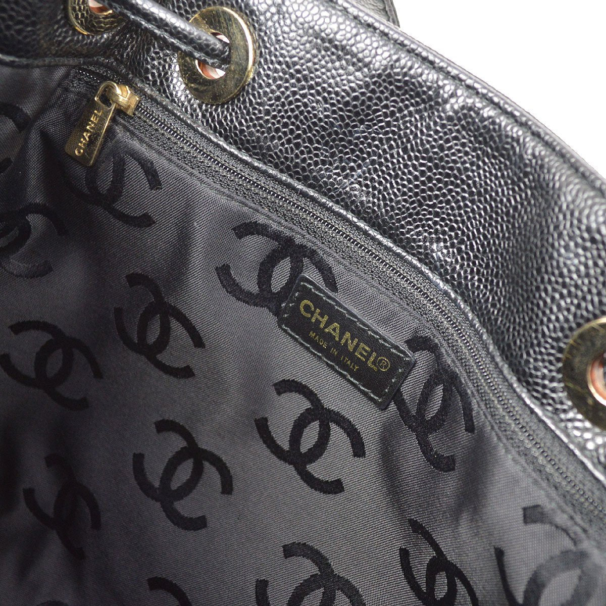CHANEL 2001-2003 CC Handbag Black Caviar ao31527
