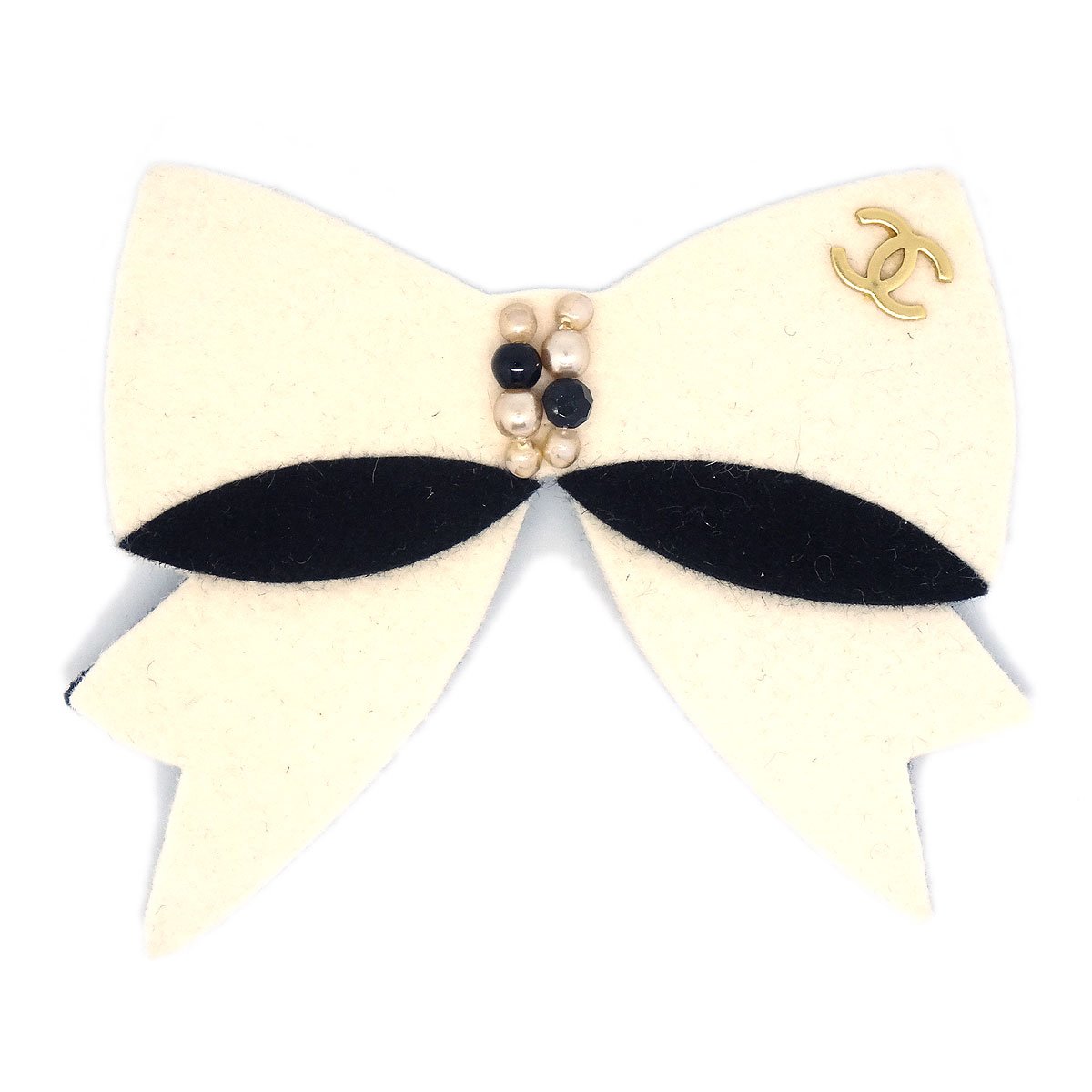 CHANEL 2002 Faux Pearl Bow Brooch Pin White Felt ao32524