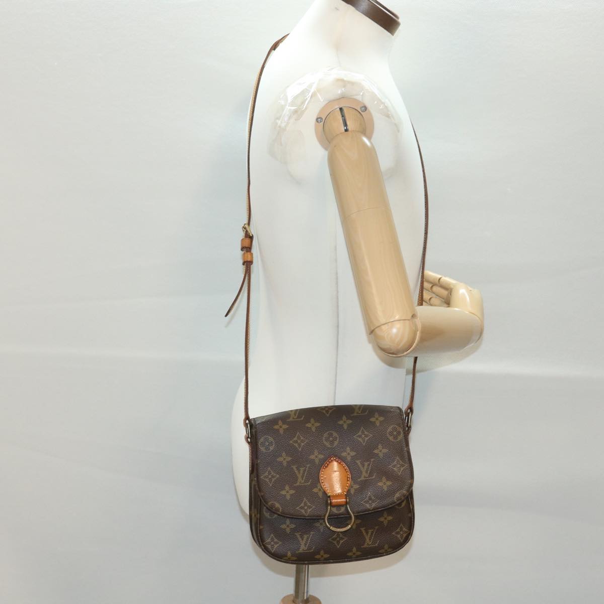 LOUIS VUITTON Monogram Saint Cloud MM Shoulder Bag M51243 LV ar9105