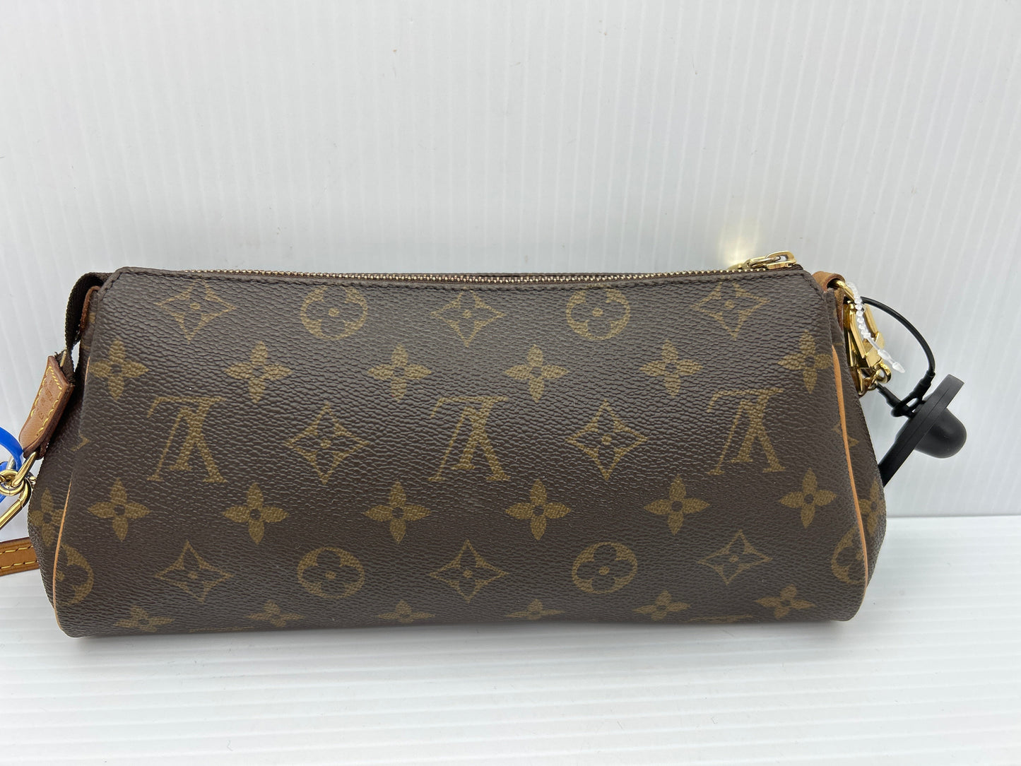 Handbag Luxury Designer By Louis Vuitton  Size: Small