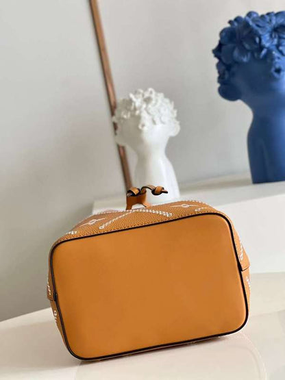 The Franco Shops - Louis Vuittons  - 12127