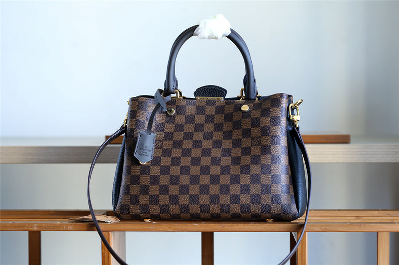 The Franco Shops - Louis Vuittons  - 7940
