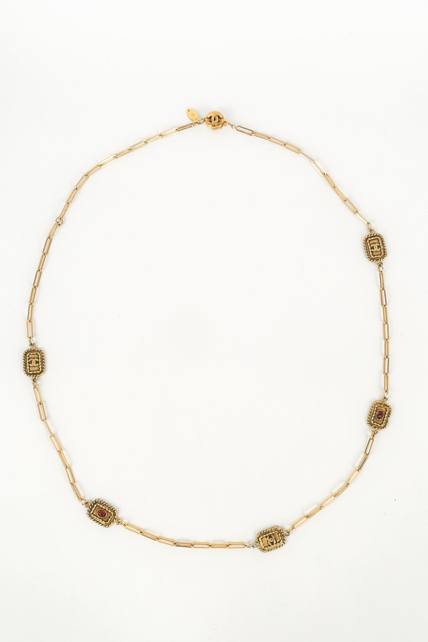 Collier doré Chanel 1984