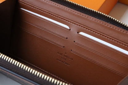 Franco Shops - Louis Vuittons  - 15779