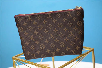The Franco Shops - Louis Vuittons  - 7997