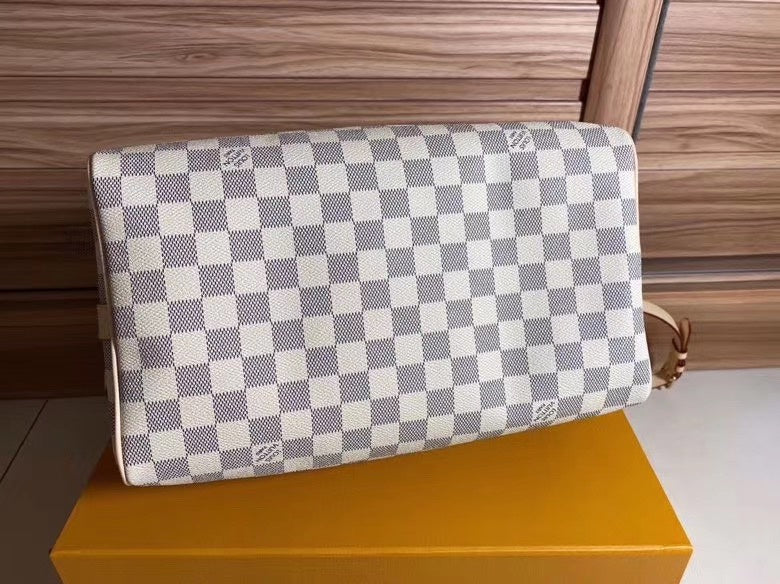 Franco Shops - Louis Vuittons  - 9478