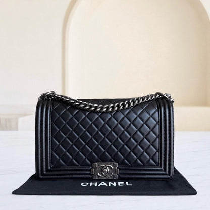 Chanel Boy New Medium - 28CM Quilted Lambskin Black Ruthenium Silver Hardware Series 21