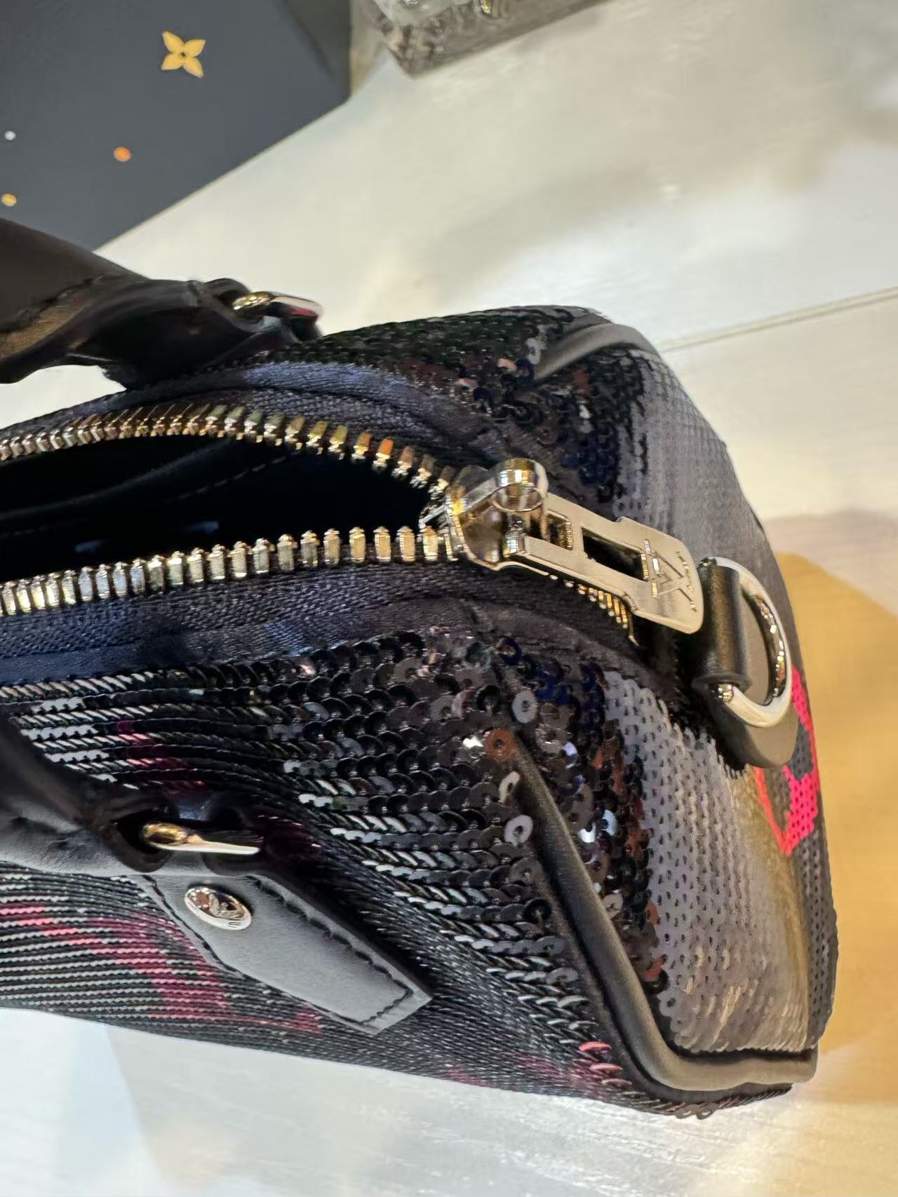LOUIS VUITTON<br>Speedy Bandouliere 18