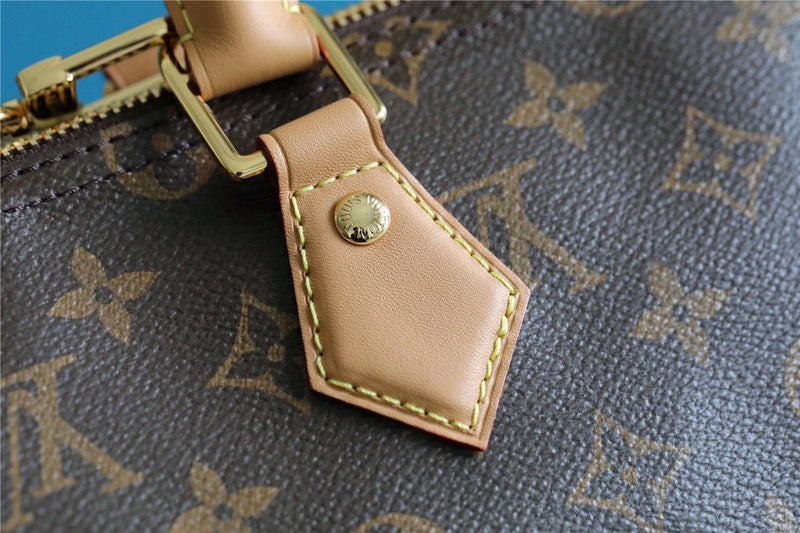 The Franco Shops - Louis Vuittons  - 7670