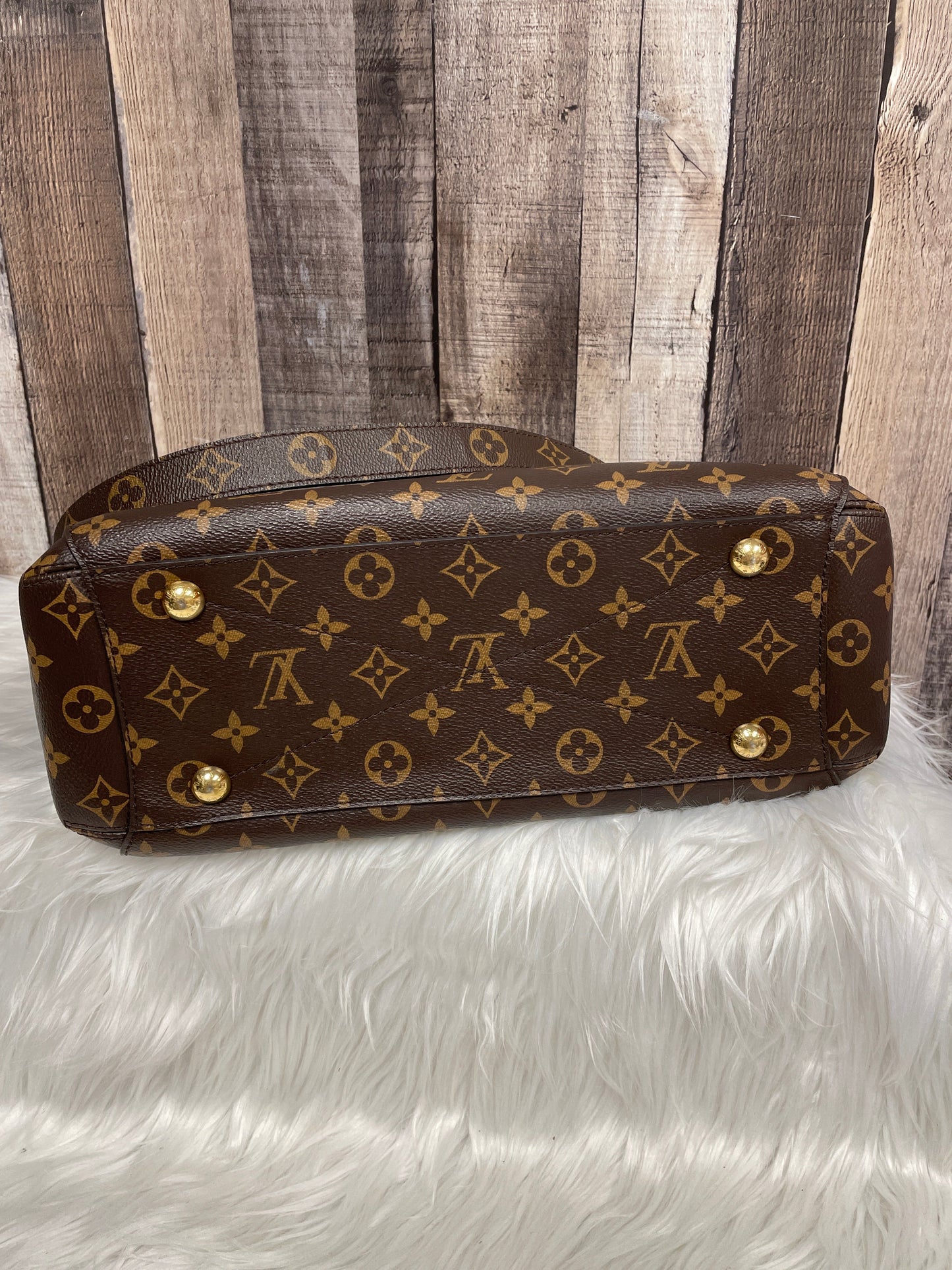 Handbag Luxury Designer By Louis Vuitton  Size: Medium