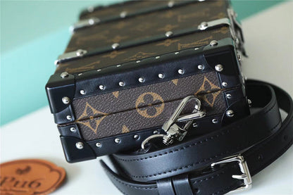 Franco Shops - Louis Vuittons  - 9936