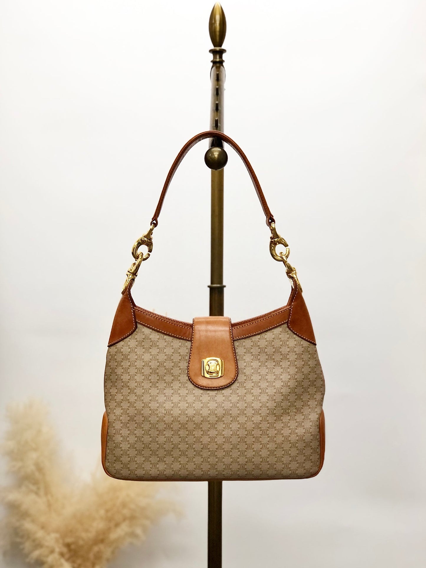 CELINE  Turn Lock Shoulder bag Hobobag Beige Vintage jniidp