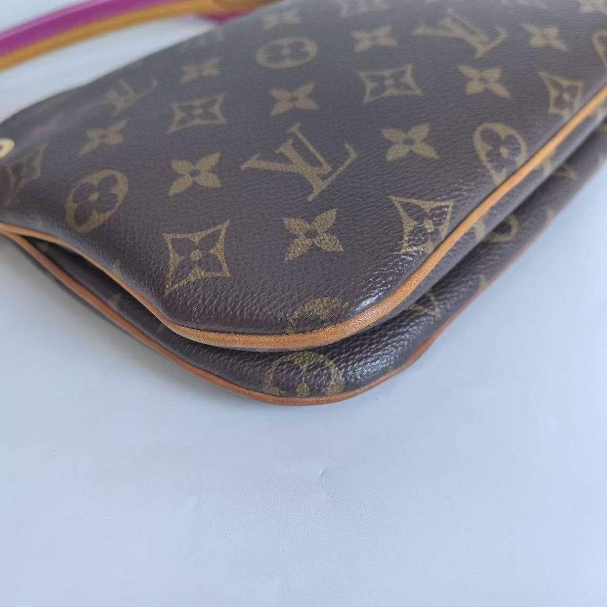 LOUIS VUITTON<br> Lorette Shoulder Bag