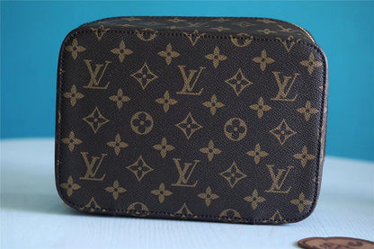 Franco Shops - Louis Vuittons  - 9329