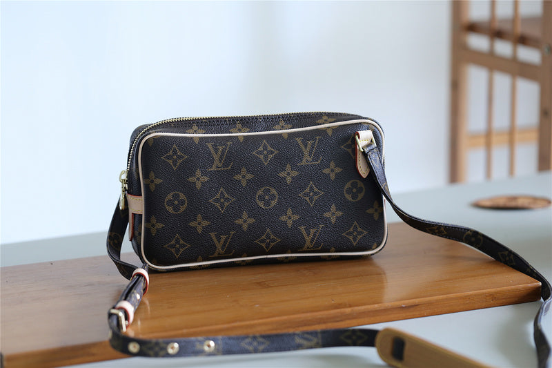 The Franco Shops - Louis Vuittons  - 7804