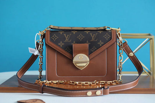 The Franco Shops - Louis Vuittons  - 7742