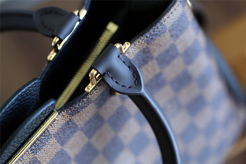 The Franco Shops - Louis Vuittons  - 7940