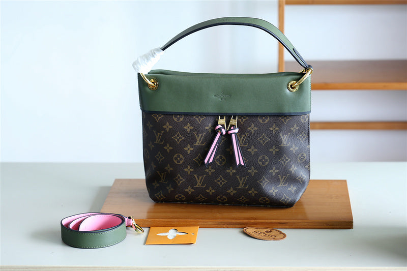 The Franco Shops - Louis Vuittons  - 7958