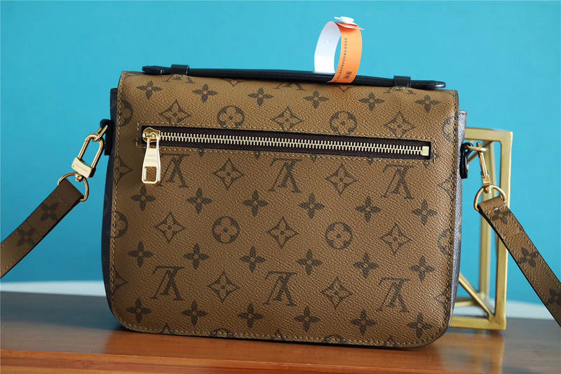 The Franco Shops - Louis Vuittons  - 7679