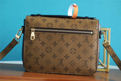 The Franco Shops - Louis Vuittons  - 7679