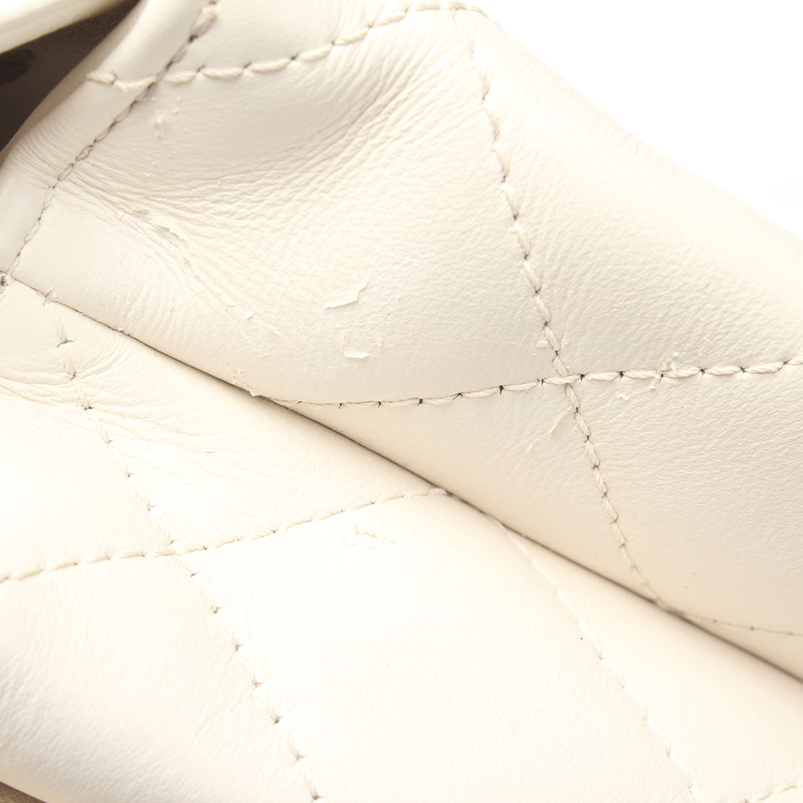 Chanel Quilted Leather Enchained Flap Bag Leather Shoulder Bag in Excellent condition