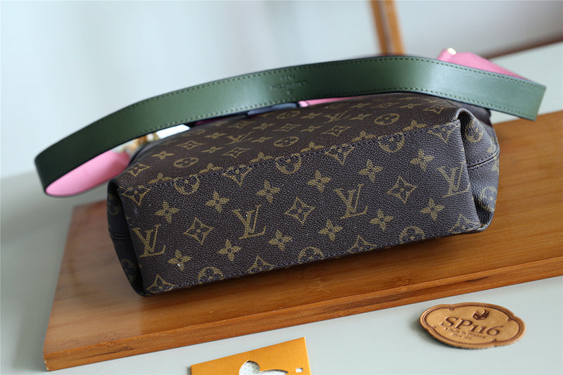 The Franco Shops - Louis Vuittons  - 7958