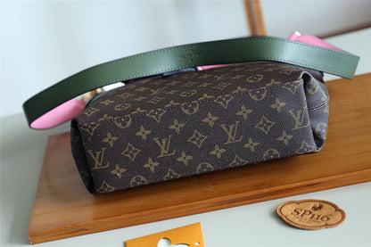 The Franco Shops - Louis Vuittons  - 7958