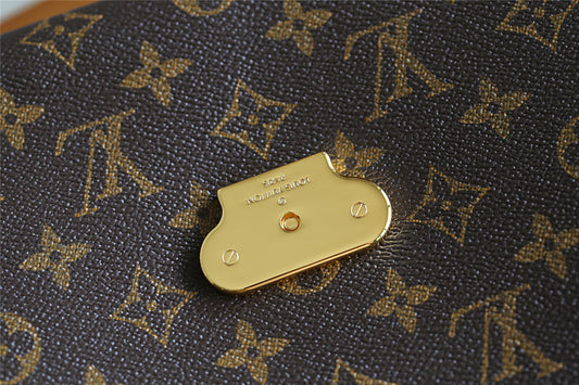 The Franco Shops - Louis Vuittons  - 7834