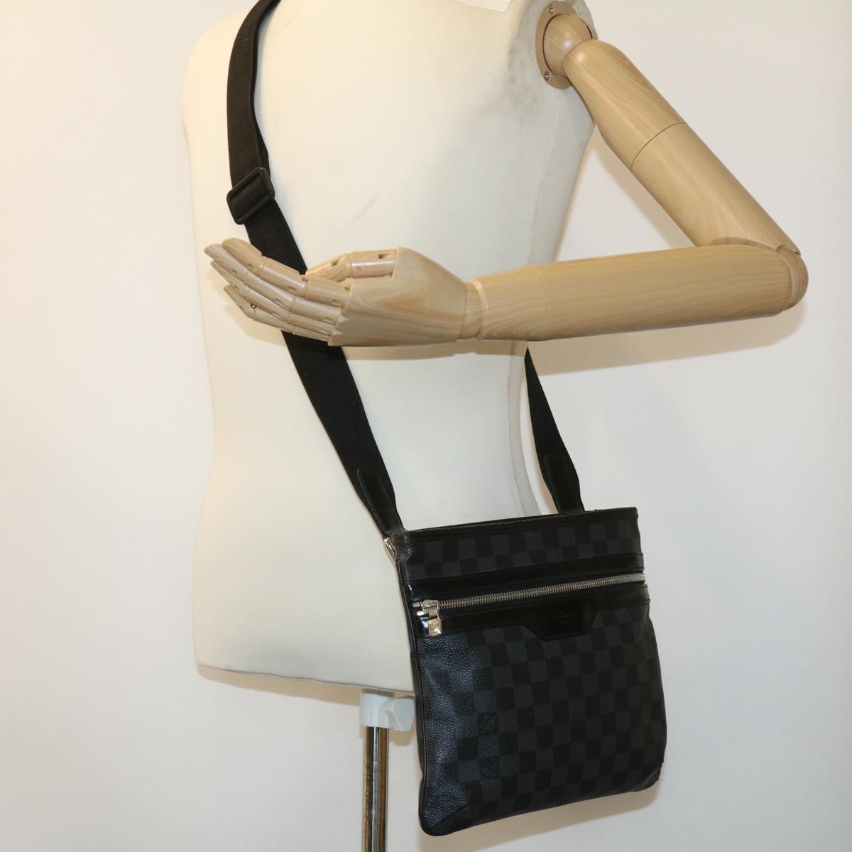 LOUIS VUITTON Damier Graphite Thomas Shoulder Bag N58028 LV bs2399