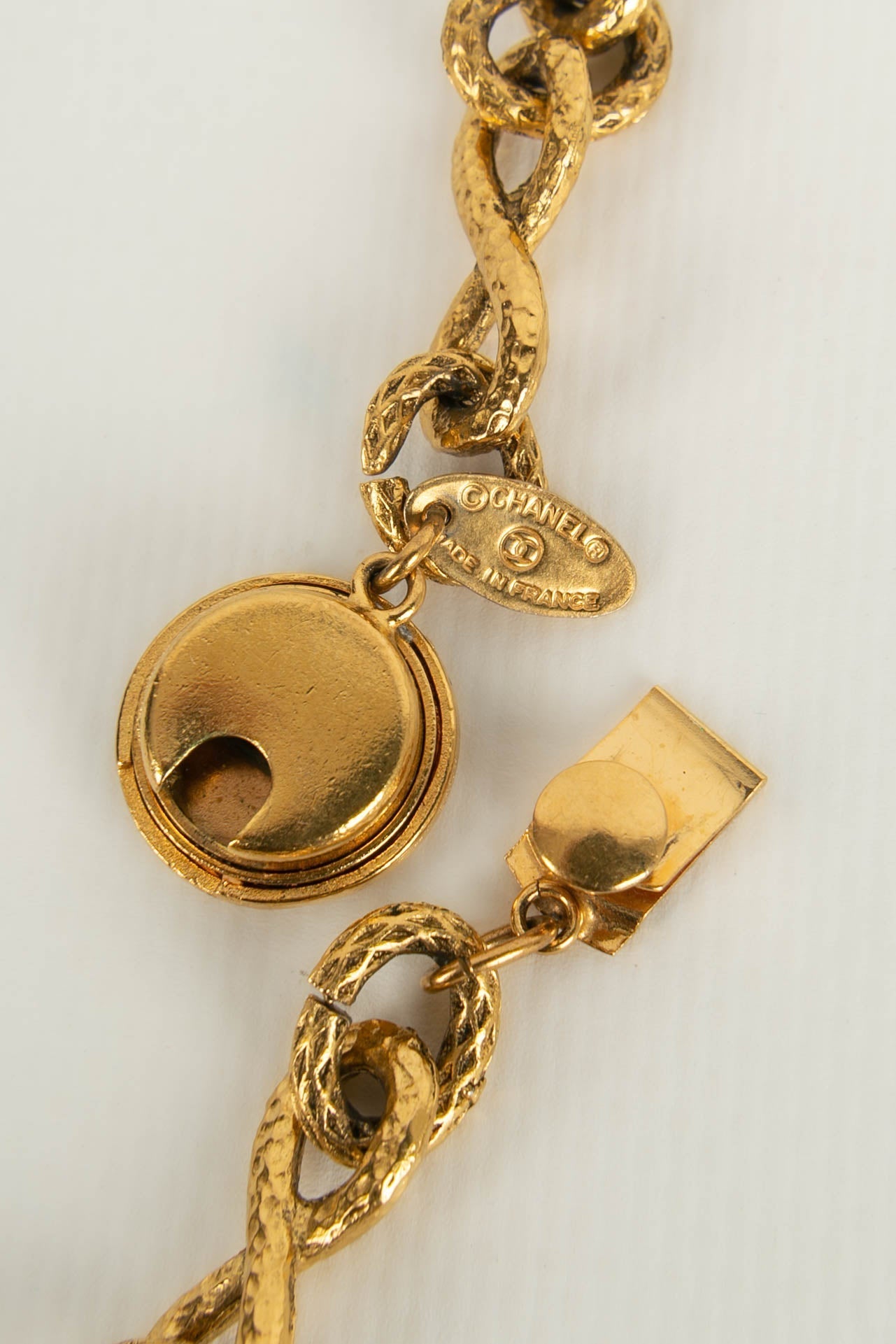 Collier médaillon Chanel 1986