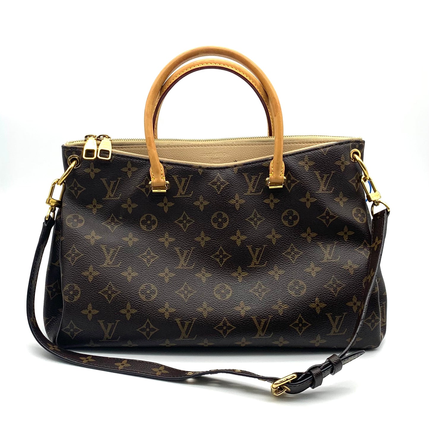 Handbag Luxury Designer By Louis Vuitton  Size: Medium