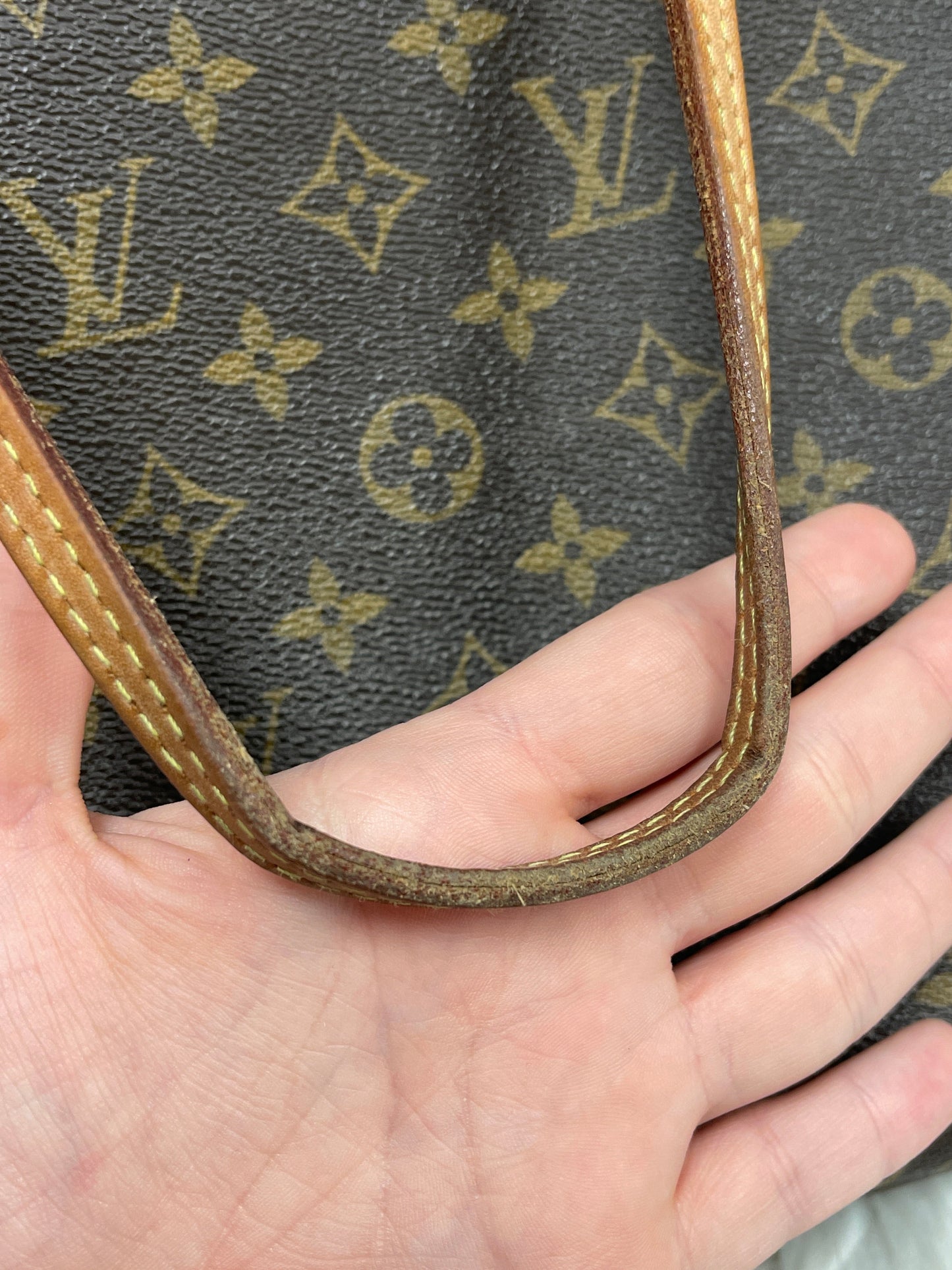 Handbag Luxury Designer By Louis Vuitton  Size: Medium