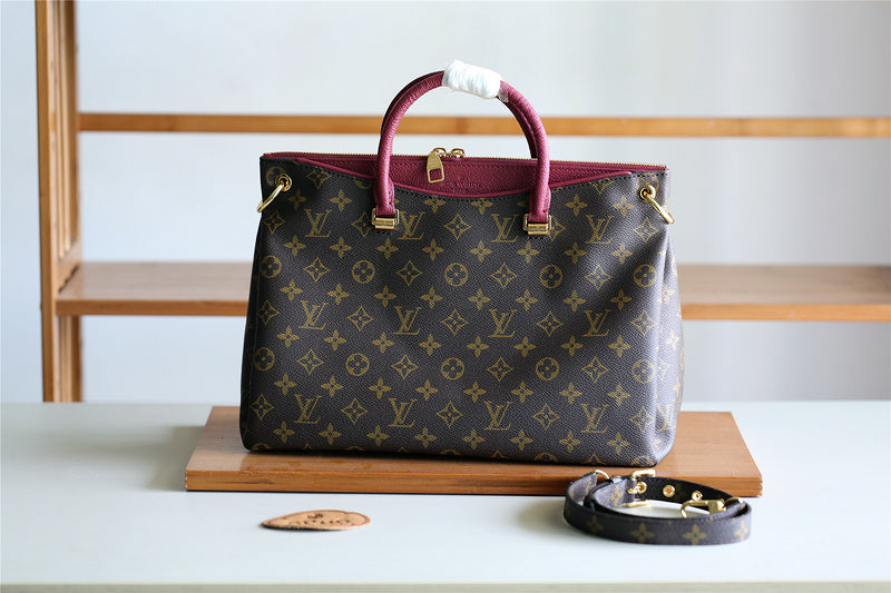 The Franco Shops - Louis Vuittons  - 7992