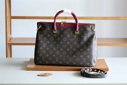 The Franco Shops - Louis Vuittons  - 7992