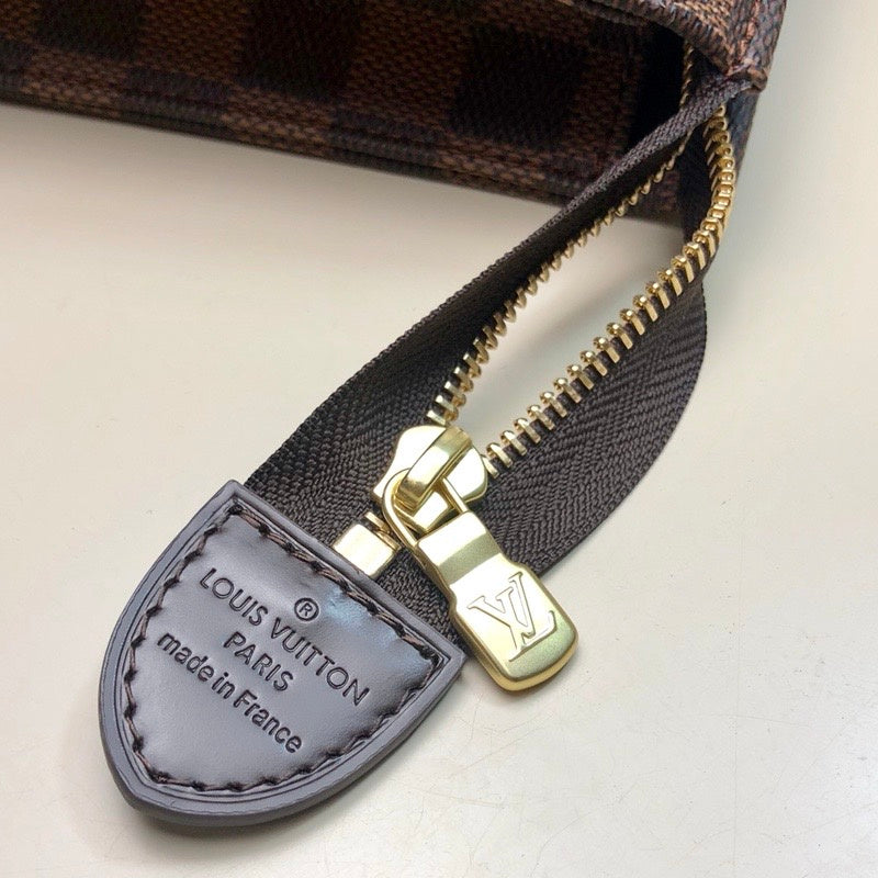 Franco Shops - Louis Vuittons  - 10916